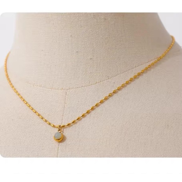 Stainless steel Elegant Gold Necklace with White Pendant - Picture 3 of 4